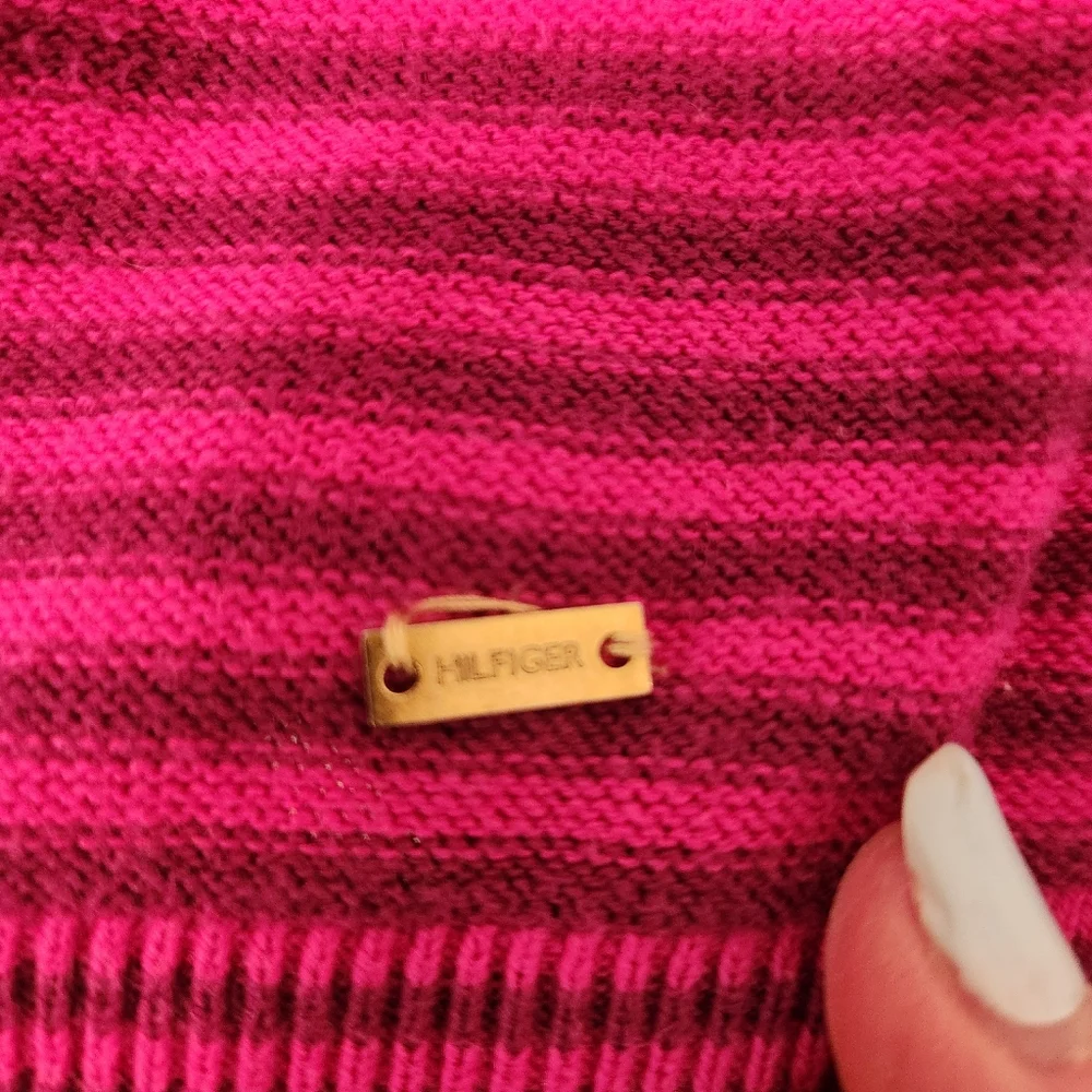 Tommy Hilfiger Pink and Purple Striped V-Neck Sweater, Size L‎